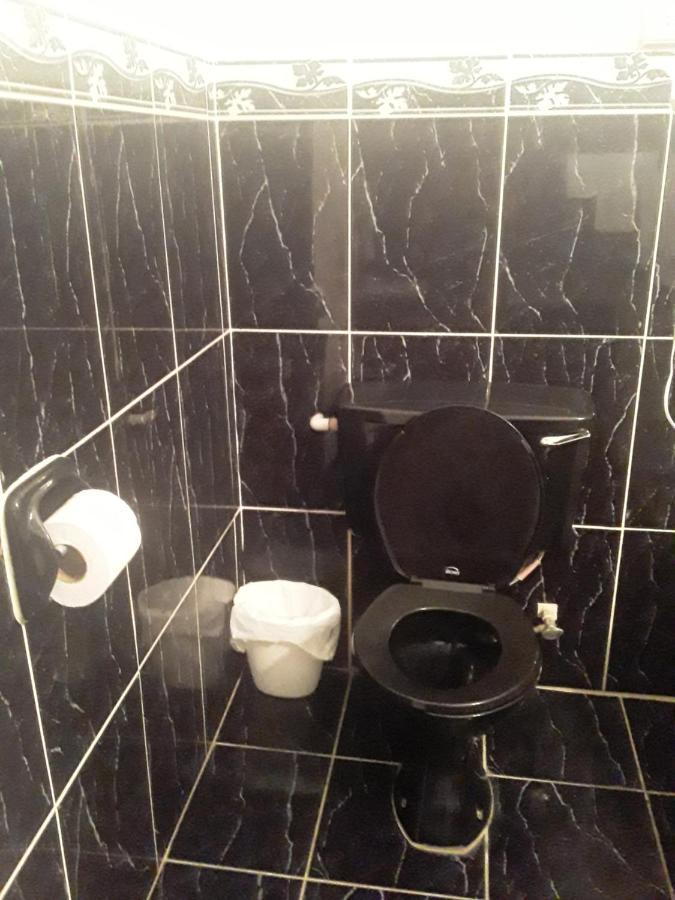 Piarco Derick'S Inn מראה חיצוני תמונה